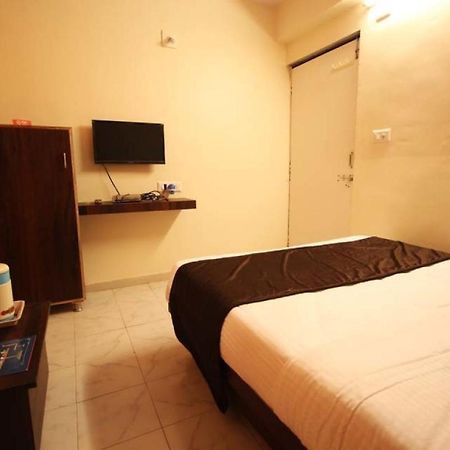 أحمد أباد Hotel Raj Palace المظهر الخارجي الصورة